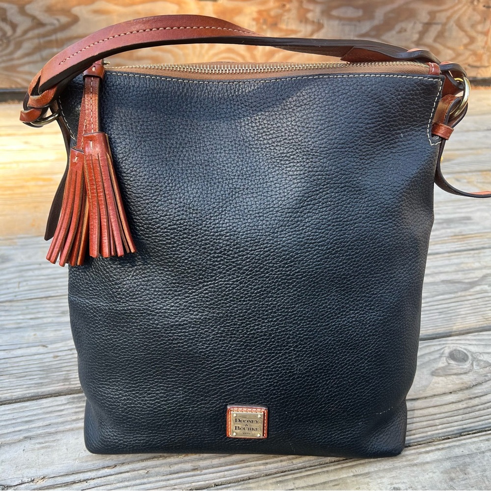 Dooney & Bourke vintage black tan genuine leather top zip short strap bucket bag